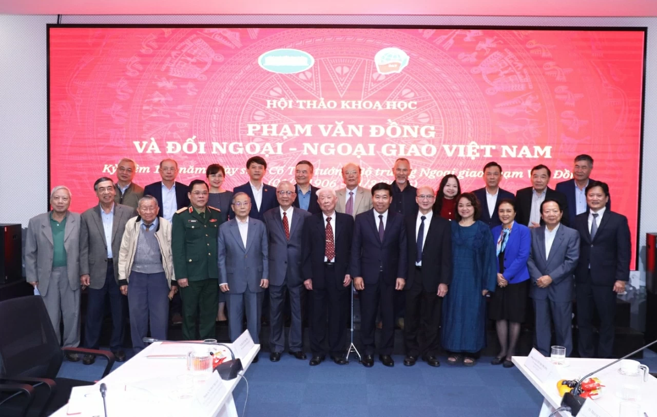 Ngoại giao hôm nay... nhớ Bác Tô!