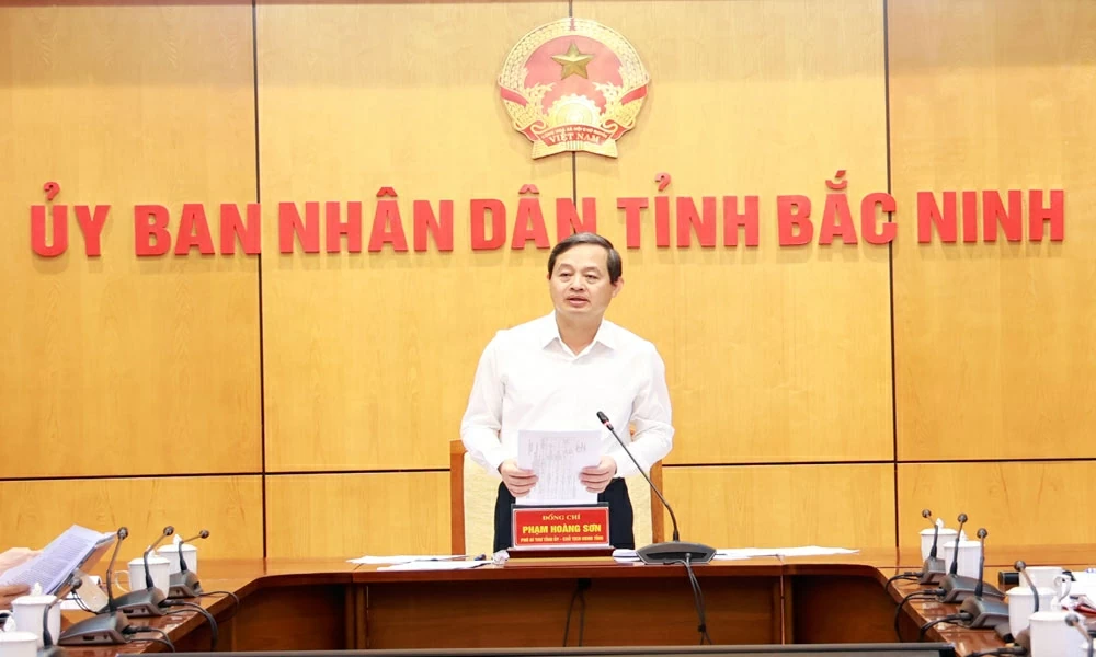  Chủ tịch UBND tỉnh Phạm Hoàng Sơn ghi nhận, đánh giá cao tinh thần trách nhiệm của các thành viên Ủy ban bầu cử tỉnh và các cơ quan, đơn vị trong triển khai nhiệm vụ.
