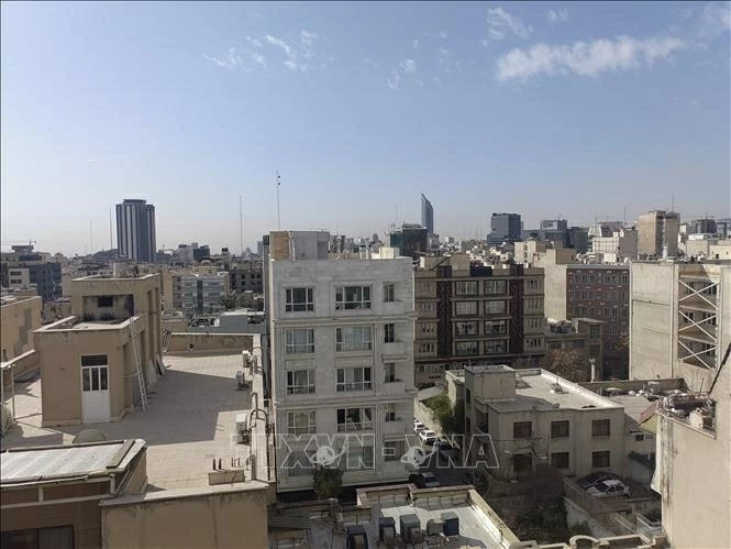 Điểm nóng Trung Đông: Iran đáp trả Israel, Kuwait dừng các chuyến bay tới Iran, UEA đóng cửa không phận