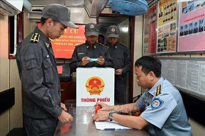 Những cử tri áo lính thực hiện quyền công dân Những cử tri áo lính thực hiện quyền công dân ở nơi đầu sóng ngọn gió