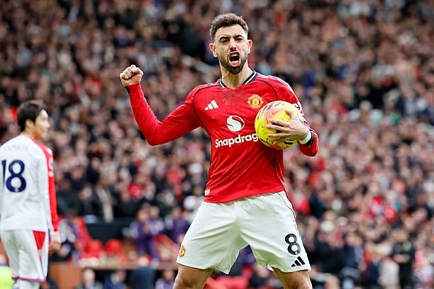 Fernandes tỏa sáng, vượt thành tích của Beckham ở Man Utd