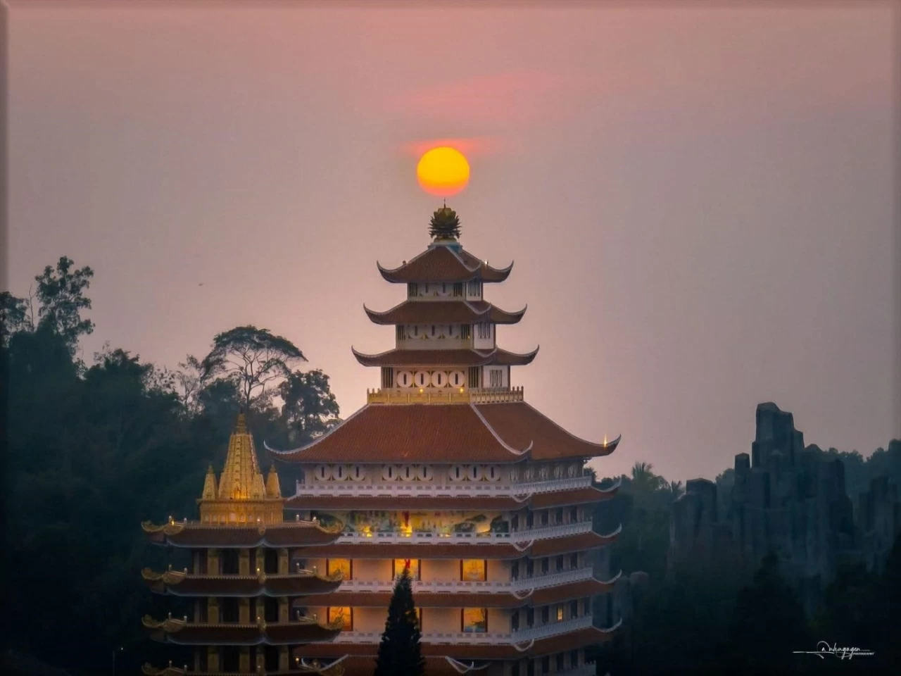 Tà dương vương vấn gửi lời trước khi lặng (Ảnh: AnhNguyen)