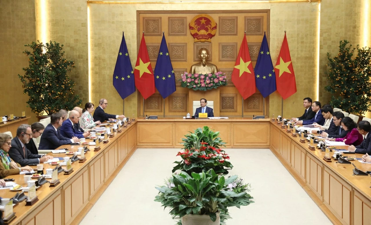 Toàn cảnh buổi làm việc Thủ tướng Chính phủ Phạm Minh Chính đã tiếp và làm việc với 20 Đại sứ, Đại biện của Liên minh châu Âu (EU). (Ảnh: Thành Long) Toàn cảnh buổi làm việc Thủ tướng Chính phủ Phạm Minh Chính đã tiếp và làm việc với 20 Đại sứ, Đại biện của Liên minh châu Âu (EU). (Ảnh: Thành Long)