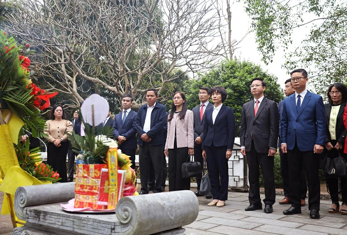 Mảnh đất lịch sử này chứng kiến những bước đầu hình thành và phát triển của Ngoại giao Việt Nam trong giai đoạn còn non trẻ, điều kiện khó khăn, thiếu thốn về vật chất, kỹ thuật, nhân lực. Ngày nay, Việt Nam đã hội nhập sâu rộng, có quan hệ ngoại giao với 193 quốc gia, là thành viên tích cực, có trách nhiệm của hơn 70 tổ chức quốc tế và khu vực. (Ảnh: Thành Long)