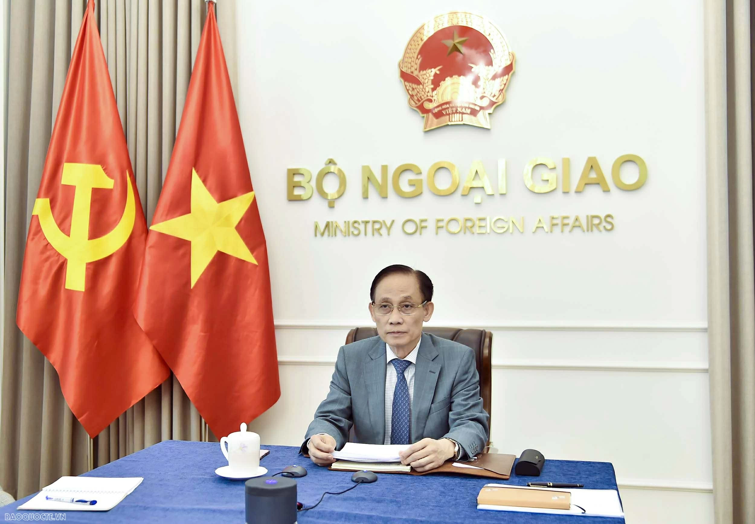 Bộ trưởng Ngoại giao Lê Hoài Trung điện đàm với Phó Chủ tịch Ủy ban châu Âu
