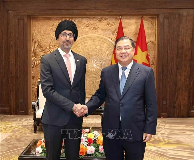 Chánh Văn phòng Trung ương Đảng Phạm Gia Túc tiếp Đại sứ Singapore Rajpal Singh