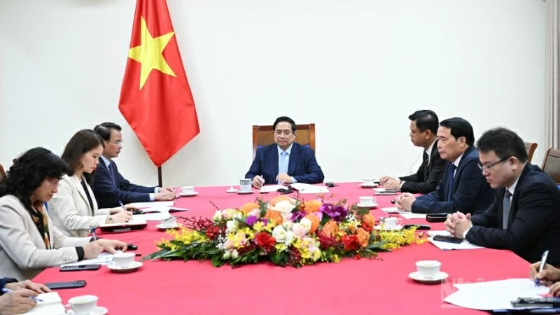 Thủ tướng Chính phủ Phạm Minh Chính điện đàm với Tổng thống Các tiểu vương quốc Arab thống nhất Sheikh Mohammed bin Zayed Al-Nahyan