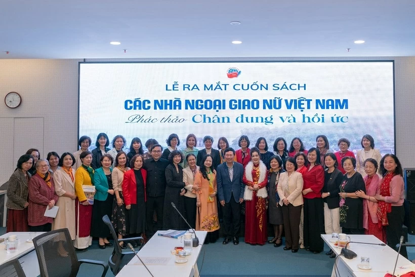 Ra mắt sách phác thảo chân dung và hồi ức các nhà ngoại giao nữ Việt Nam
