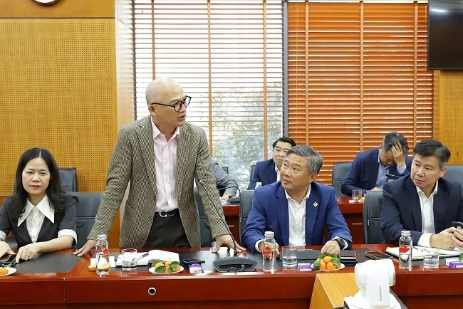 Đoàn Trưởng Cơ quan đại diện ngoại giao Việt Nam ở nước ngoài làm việc với Bộ Nội vụ