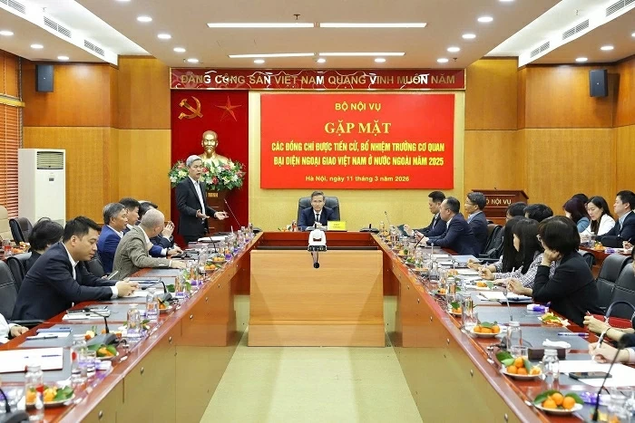 Đoàn Trưởng Cơ quan đại diện ngoại giao Việt Nam ở nước ngoài làm việc với Bộ Nội vụ