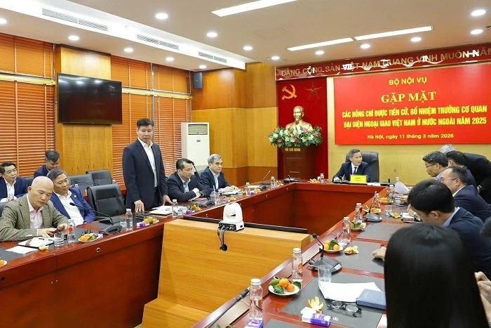 Đoàn Trưởng Cơ quan đại diện ngoại giao Việt Nam ở nước ngoài làm việc với Bộ Nội vụ
