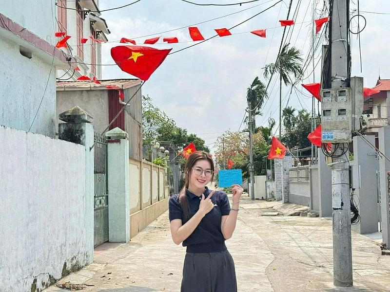 Cử tri trẻ háo hức thực hiện quyền công dân