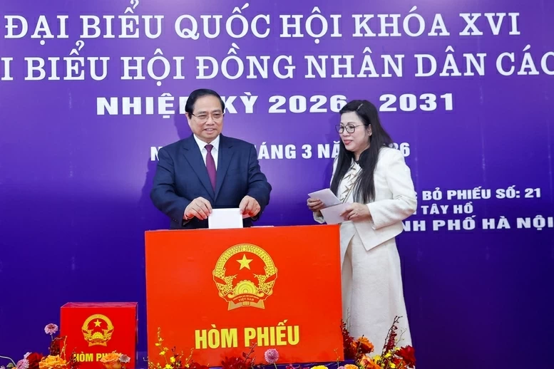 Thủ tướng Phạm Minh Chính cùng cử tri bỏ phiếu bầu cử tại phường Tây Hồ, Hà Nội Thủ tướng Phạm Minh Chính cùng cử tri bỏ phiếu bầu cử tại phường Tây Hồ, Hà Nội