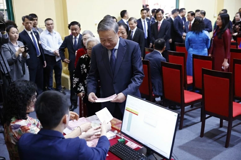 3.Số 12: Ngoại giao góp phần tạo nên thành công cho ngày hội lớn 3.Số 12: Ngoại giao góp phần tạo nên thành công cho ngày hội lớn