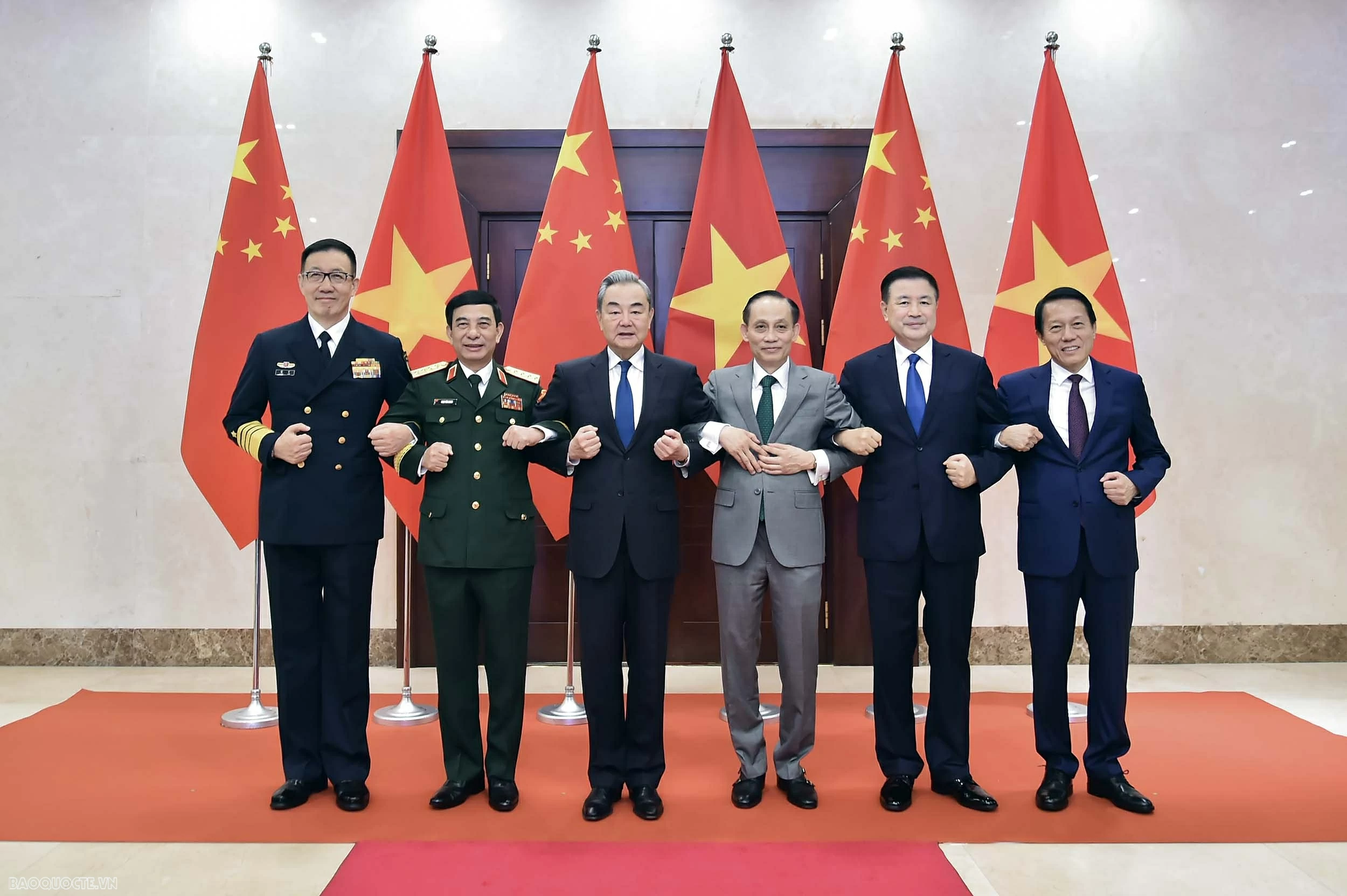 Bộ trưởng Ngoại giao Lê Hoài Trung, Đại tướng Phan Văn Giang, Đại tướng Lương Tam Quang, Bộ trưởng Ngoại giao Vương Nghị, Thượng tướng Đổng Quân, Bộ trưởng Công an Vương Tiểu Hồng tham dự Hội nghị lần thứ nhất cơ chế đối thoại chiến lược “3+3”, khuôn khổ 