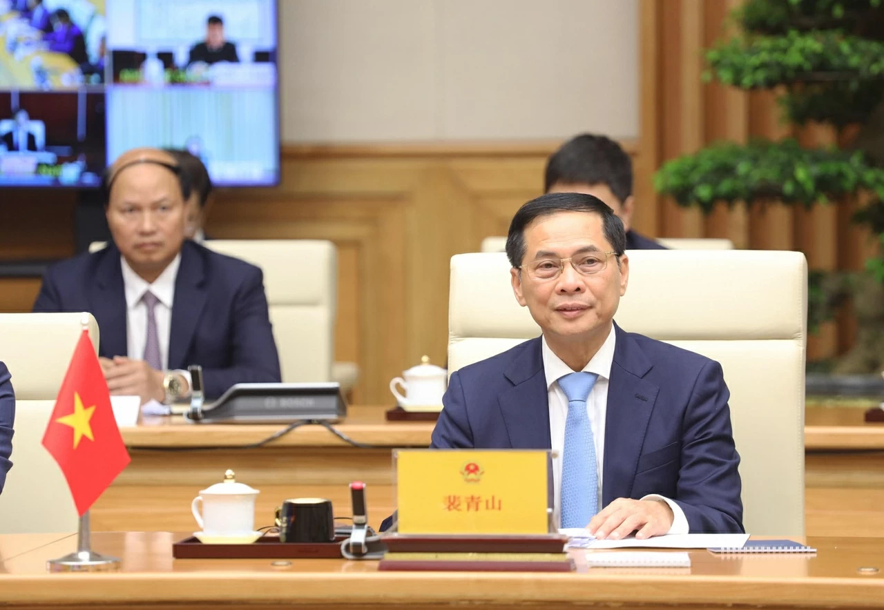 Phó Thủ tướng Bùi Thanh Sơn và Bộ trưởng Ngoại giao Vương Nghị ký kết tại Phiên họp lần thứ 17 Ủy ban chỉ đạo hợp tác Việt Nam – Trung Quốc
