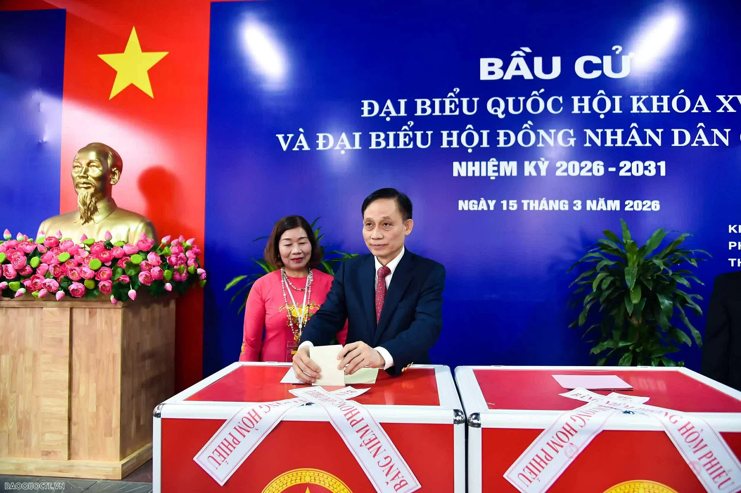 3.Số 12: Ngoại giao góp phần tạo nên thành công cho ngày hội lớn 3.Số 12: Ngoại giao góp phần tạo nên thành công cho ngày hội lớn