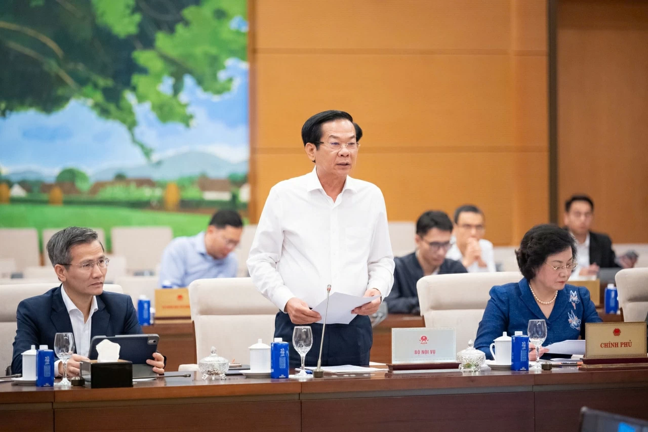Ủy ban Thường vụ Quốc hội cho ý kiến dự án Luật sửa đổi, bổ sung một số điều của Luật Thi đua, khen thưởng Ủy ban Thường vụ Quốc hội cho ý kiến dự án Luật sửa đổi, bổ sung một số điều của Luật Thi đua, khen thưởng
