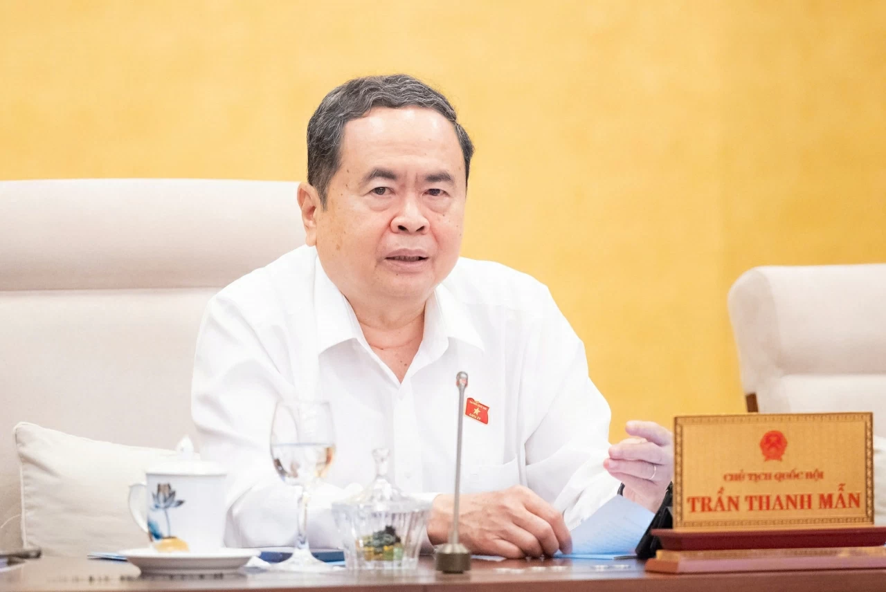 Ủy ban Thường vụ Quốc hội cho ý kiến dự án Luật sửa đổi, bổ sung một số điều của Luật Thi đua, khen thưởng Ủy ban Thường vụ Quốc hội cho ý kiến dự án Luật sửa đổi, bổ sung một số điều của Luật Thi đua, khen thưởng