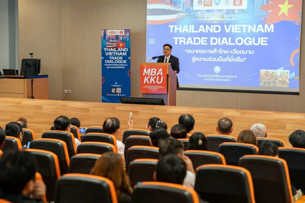 Tổng Lãnh sự Việt Nam tại Thái Lan phát biểu tại đối thoại Hướng tới tương lai hợp tác thương mại bền vững Việt Nam-Thái Lan Tổng Lãnh sự Việt Nam tại Thái Lan phát biểu tại đối thoại Hướng tới tương lai hợp tác thương mại bền vững Việt Nam-Thái Lan