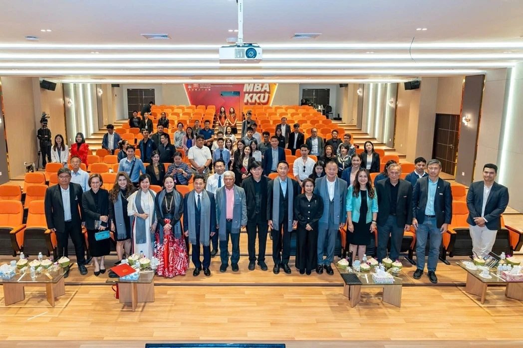 Tổng Lãnh sự Việt Nam tại Thái Lan phát biểu tại đối thoại Hướng tới tương lai hợp tác thương mại bền vững Việt Nam-Thái Lan Tổng Lãnh sự Việt Nam tại Thái Lan phát biểu tại đối thoại Hướng tới tương lai hợp tác thương mại bền vững Việt Nam-Thái Lan