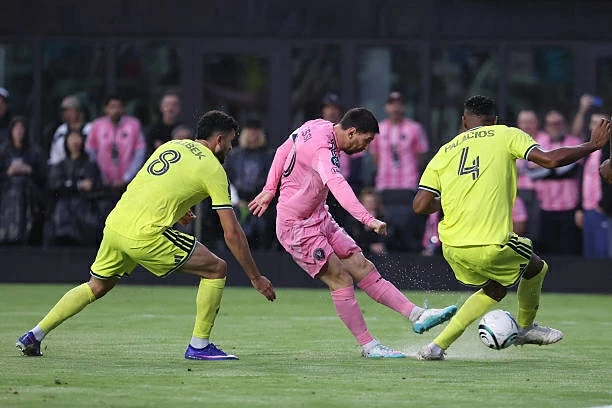 Messi ghi bàn thứ 900 với pha ‘xâu kim’ đẳng cấp