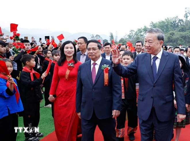 Tổng Bí thư: Đưa Trường Phổ thông nội trú thành cột mốc mềm về giáo dục vùng biên