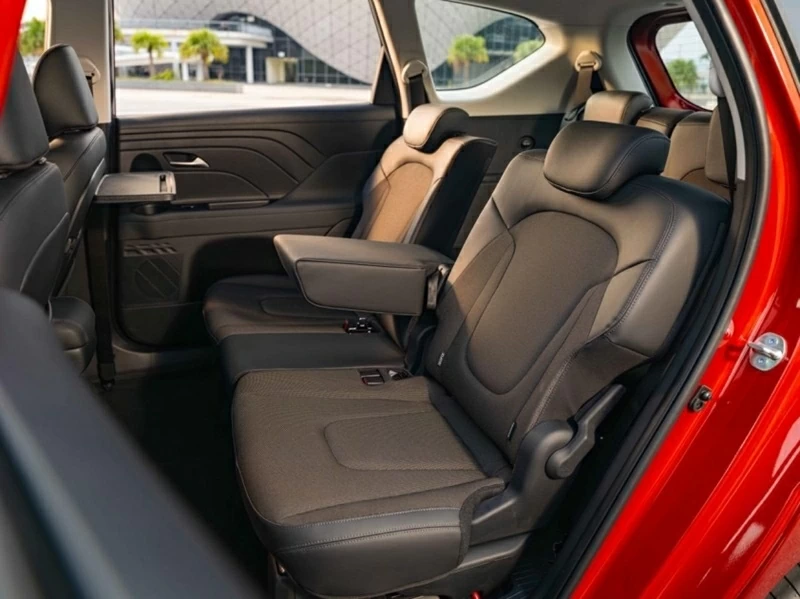 Điểm nâng cấp đáng giá trên Stargazer 2026 nằm ở trang bị an toàn khi được bổ sung gói Hyundai SmartSense với loạt tính năng hỗ trợ lái hiện đại.
