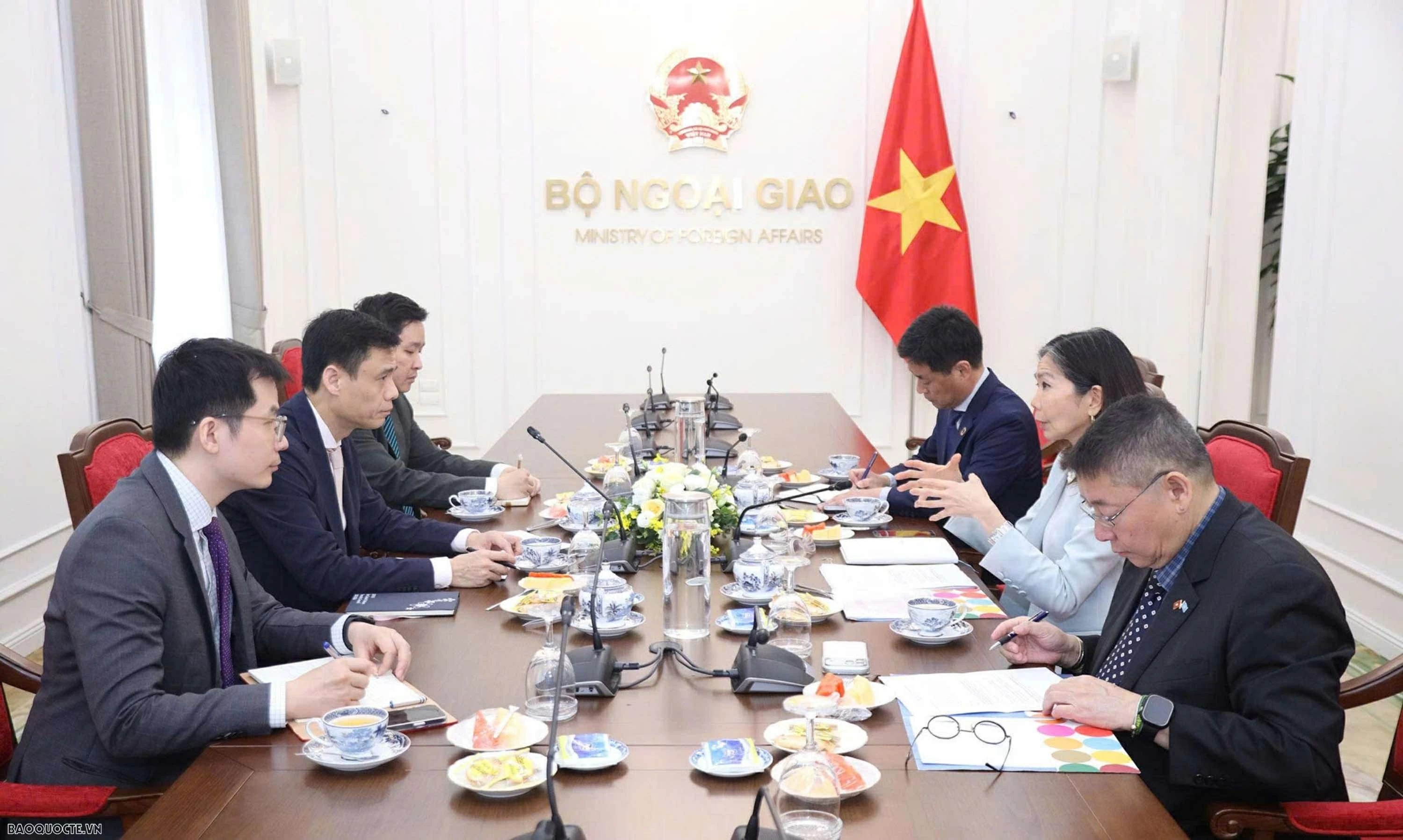 Thứ trưởng Ngoại giao Đặng Hoàng Giang làm việc với Điều phối viên thường trú Liên hợp quốc tại Việt Nam Pauline Tamesis Thứ trưởng Ngoại giao Đặng Hoàng Giang làm việc với Điều phối viên thường trú Liên hợp quốc tại Việt Nam Pauline Tamesis