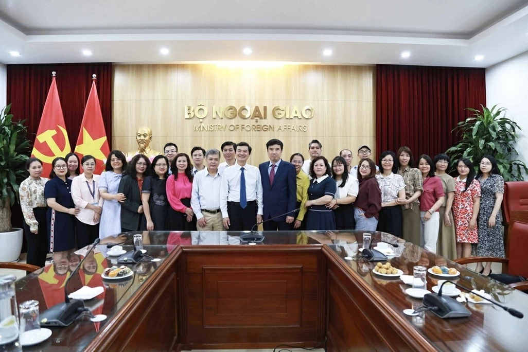 Chi bộ Báo Thế giới và Việt Nam sinh hoạt chuyên đề những điểm mới về xây dựng Đảng trong văn kiện Đại hội lần thứ XIV của Đảng