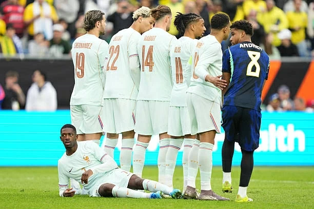 Thở phào vì Dembele, HLV Luis Enrique nhận tin vui kép