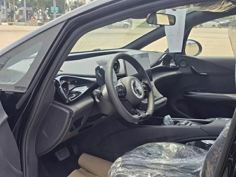 Bên trong khoang cabin của BYD Dolphin 2026, thay đổi chủ yếu mang tính hoàn thiện. Bên trong khoang cabin của BYD Dolphin 2026, thay đổi chủ yếu mang tính hoàn thiện.