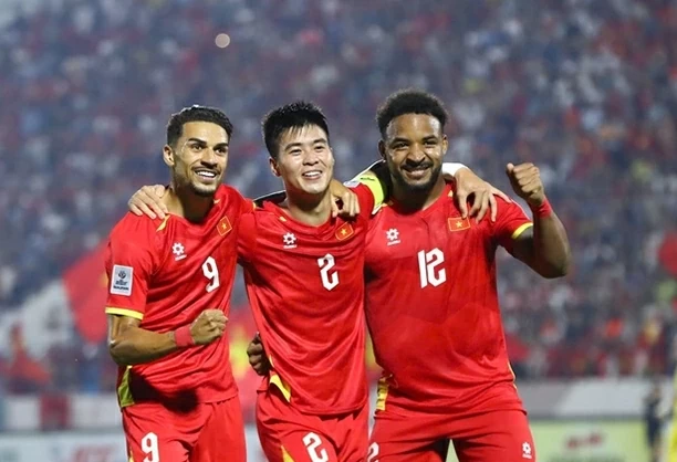 Duy Mạnh sớm ghi bàn mở tỷ số cho ĐT Việt Nam ở phút thứ 6. Duy Mạnh sớm ghi bàn mở tỷ số cho ĐT Việt Nam ở phút thứ 6.