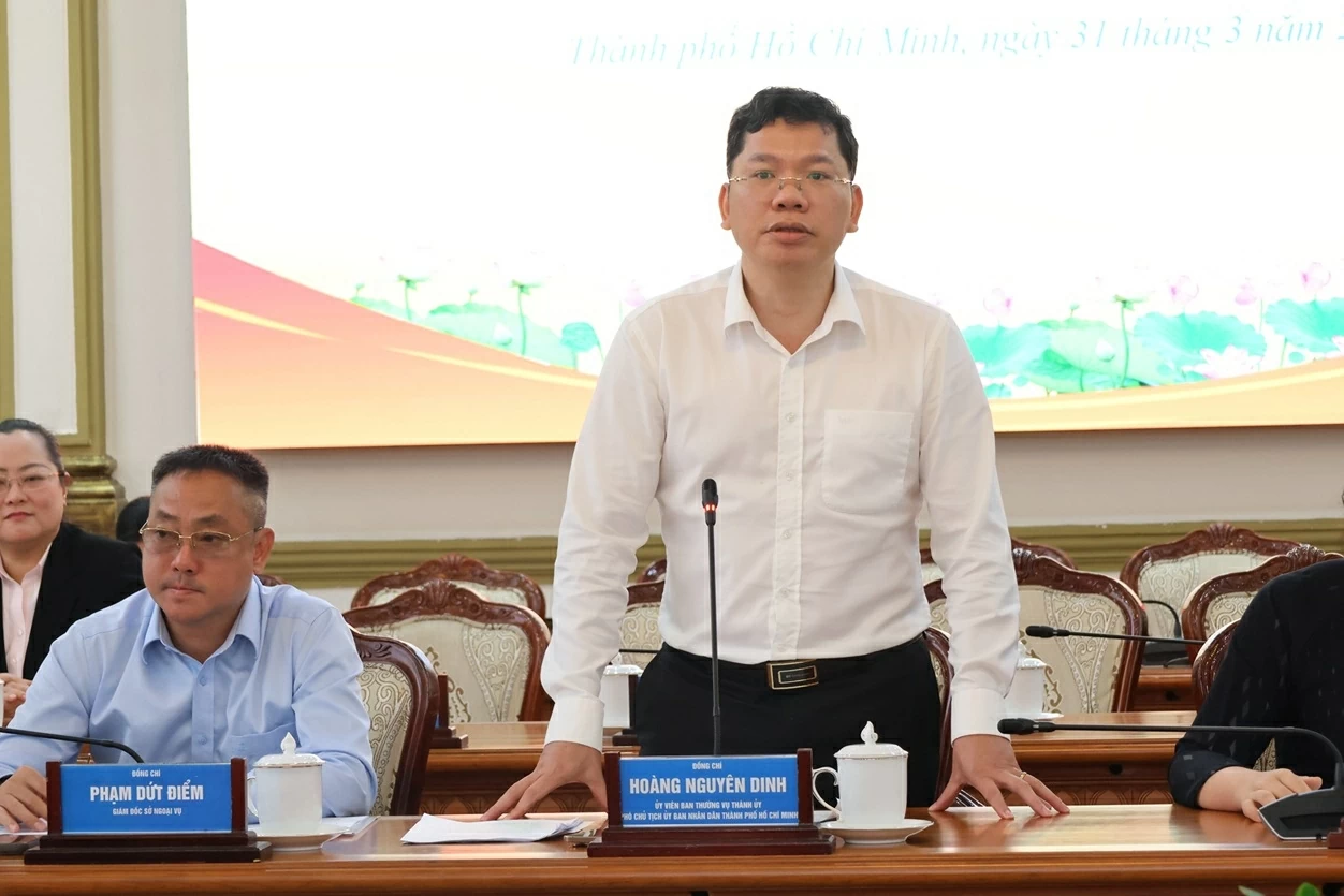 Phó Chủ tịch UBND TP. Hồ Chí Minh Hoàng Nguyên Dinh phát biểu tại buổi làm việc.