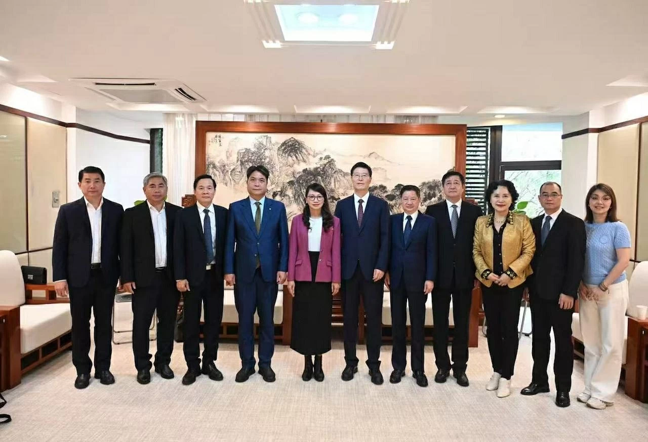 Thúc đẩy hợp tác giáo dục và khoa học-công nghệ giữa Đại học Quốc gia TP.Hồ Chí Minh và Đại học Thâm Quyến (Trung Quốc) Thúc đẩy hợp tác giáo dục và khoa học-công nghệ giữa Đại học Quốc gia TP.Hồ Chí Minh và Đại học Thâm Quyến (Trung Quốc)