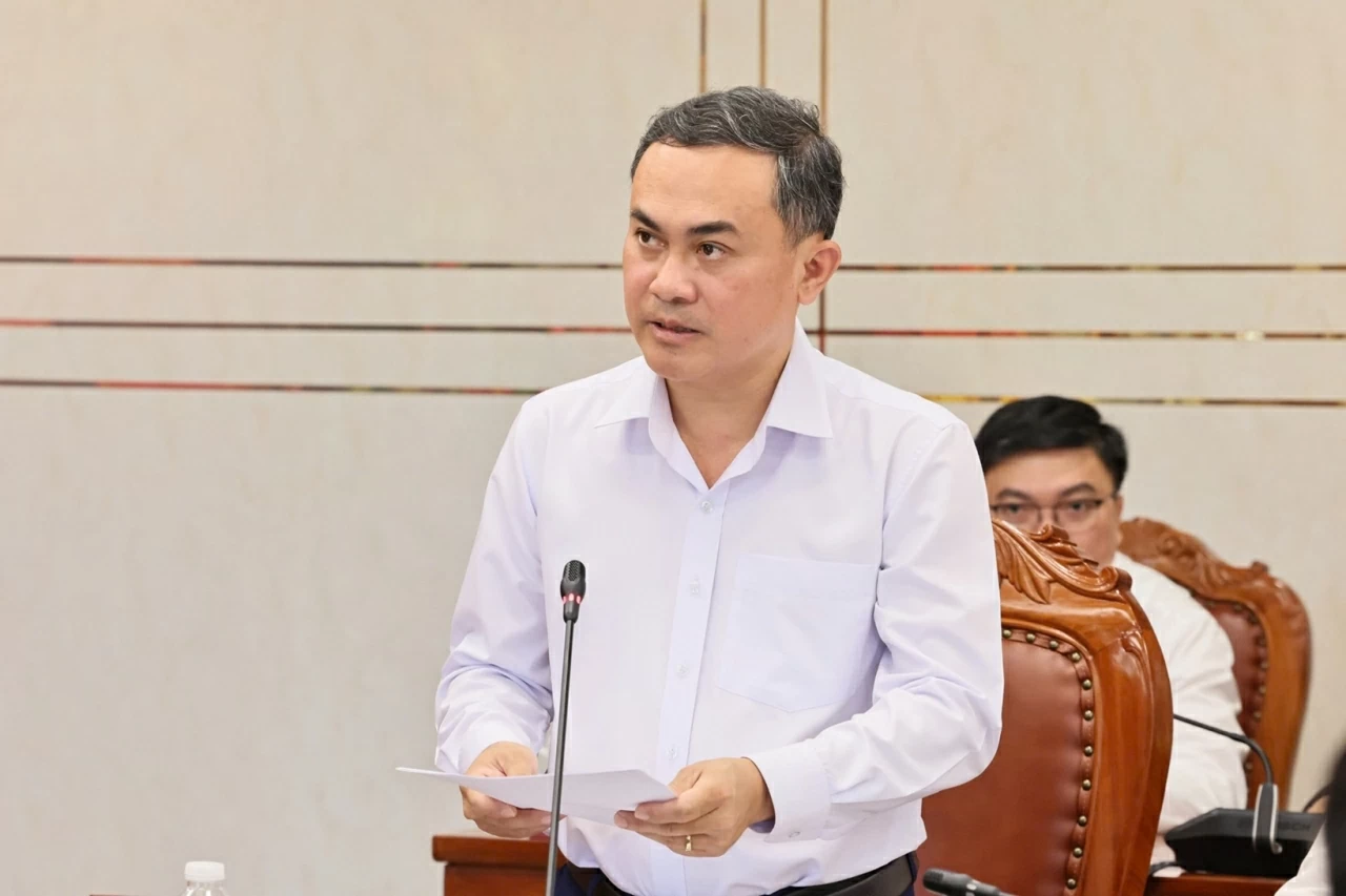 Ông Lê Trường Sơn, Phó Chủ tịch UBND tỉnh, phát biểu mở đầu buổi làm việc.
