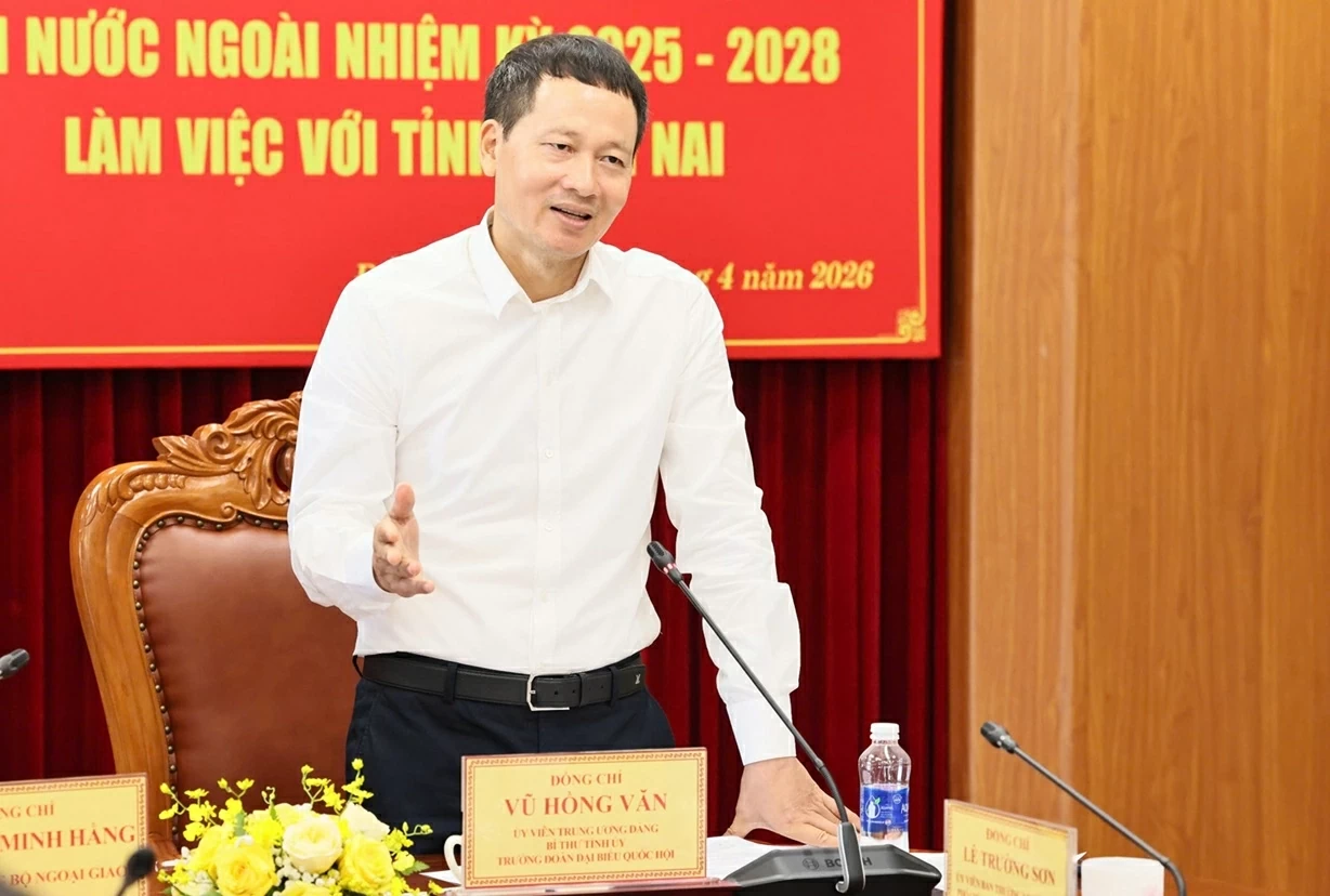 Ông Vũ Hồng Văn, Ủy viên Trung ương Đảng, Bí thư Tỉnh ủy, Trưởng đoàn Đại biểu Quốc hội tỉnh Đồng Nai phát biểu kết luận buổi làm việc.