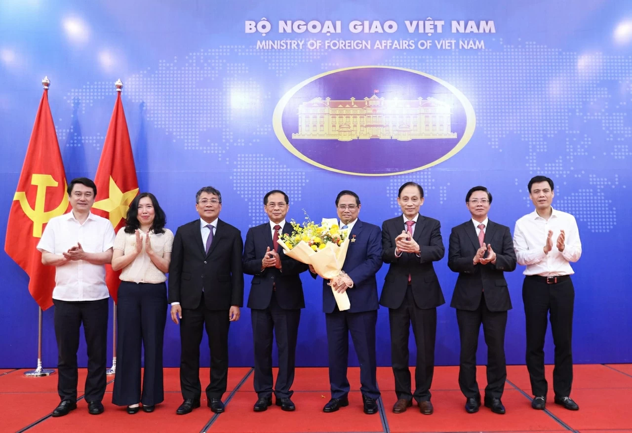 Các đại biểu chụp bức ảnh chung. (Ảnh: Thành Long)