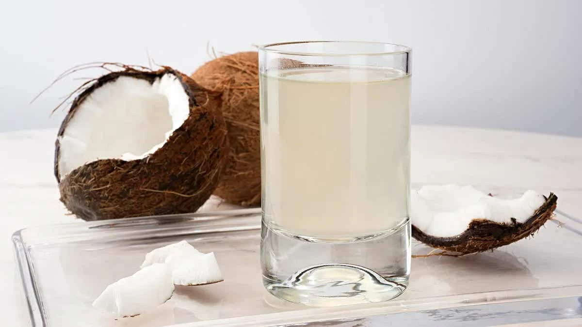 Tác dụng của việc uống nước dừa vào buổi sáng