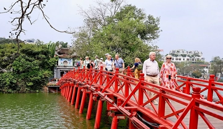 37.12P: Lợi thế cạnh tranh của du lịch Việt Nam 37.12P: Lợi thế cạnh tranh của du lịch Việt Nam
