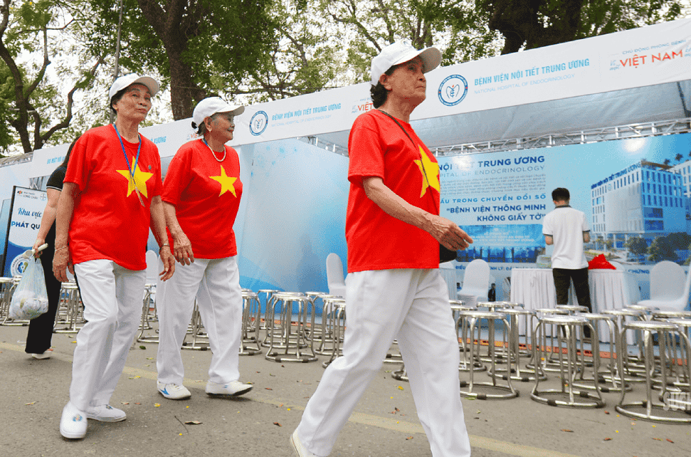 Người cao tuổi phấn khởi đến ngày hội từ sớm. (Nguồn: BTC) Người cao tuổi phấn khởi đến ngày hội từ sớm. (Nguồn: BTC)