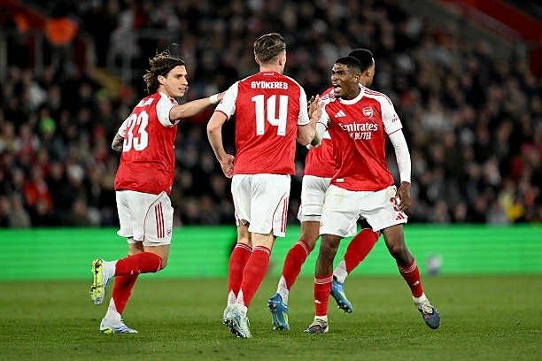 Arsenal cần thêm bao nhiêu điểm để vô địch Ngoại hạng Anh?