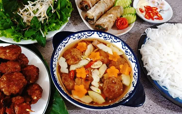 Đến Việt Nam, để vị giác viết nên cuốn nhật ký hành trình