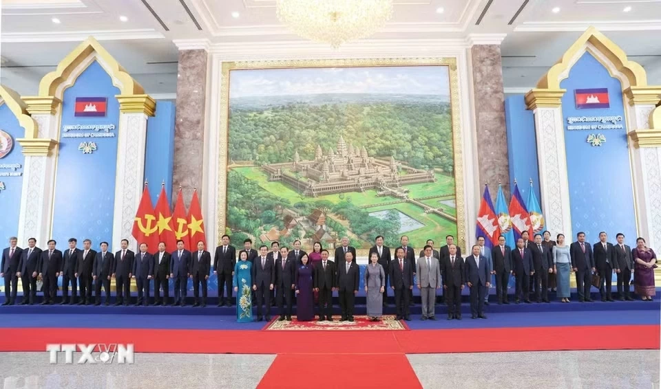 Thường trực Ban Bí thư hội đàm với Phó Chủ tịch CPP Thường trực Ban Bí thư hội đàm với Phó Chủ tịch CPP