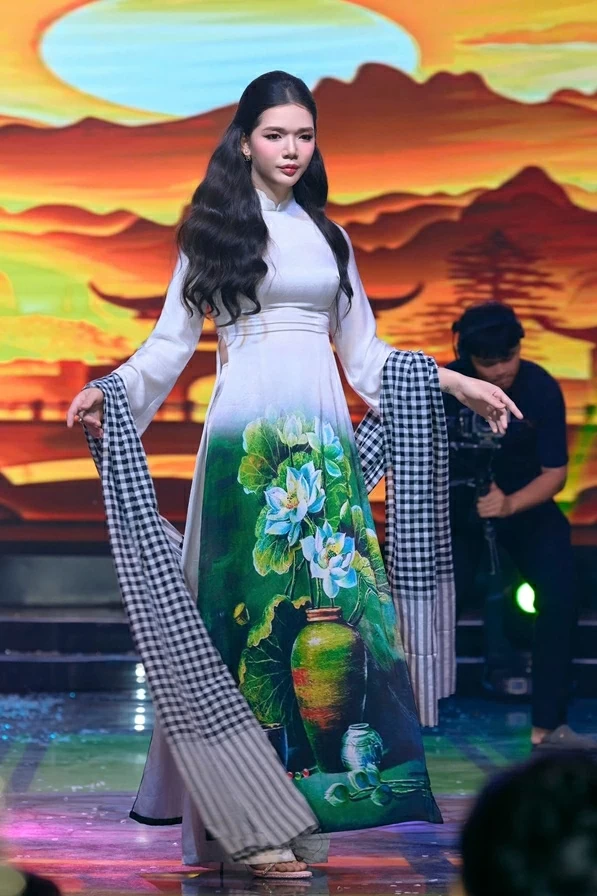Nguyễn Lê Khánh Ngọc đoạt 4 giải thưởng danh giá tại Miss Valiant Queen