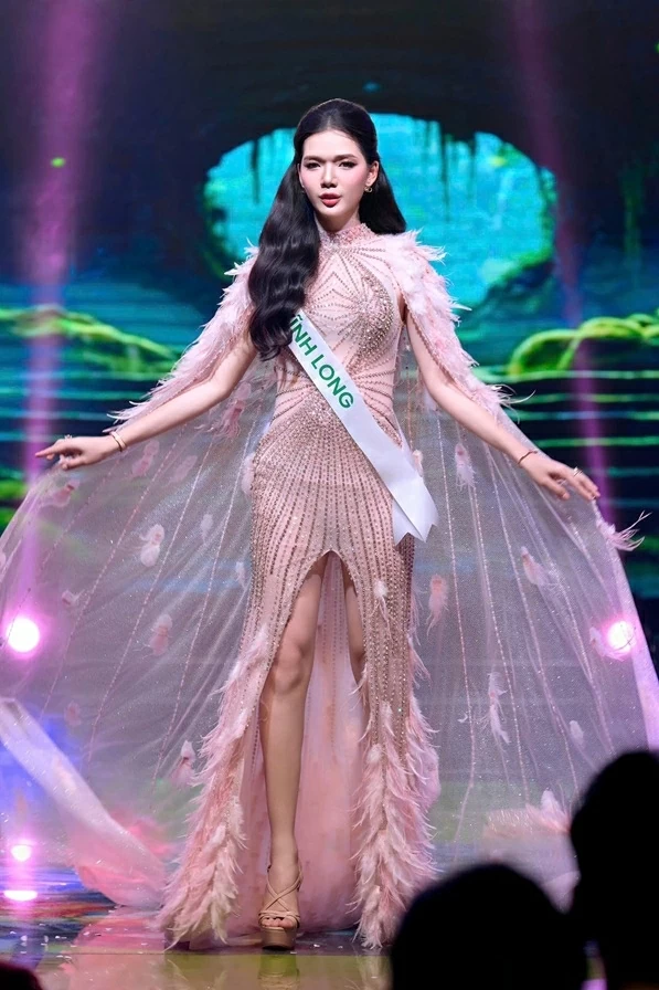 Nguyễn Lê Khánh Ngọc giành 4 giải thưởng danh giá tại Miss Valiant Queen