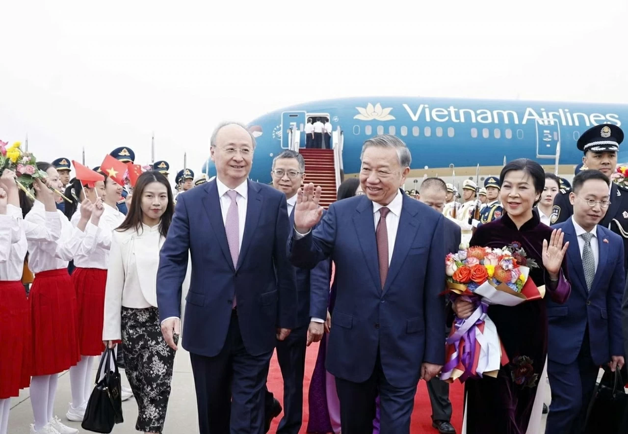 Tổng Bí thư, Chủ tịch nước Tô Lâm và phu nhân bắt đầu chuyến thăm cấp Nhà nước đến Trung Quốc