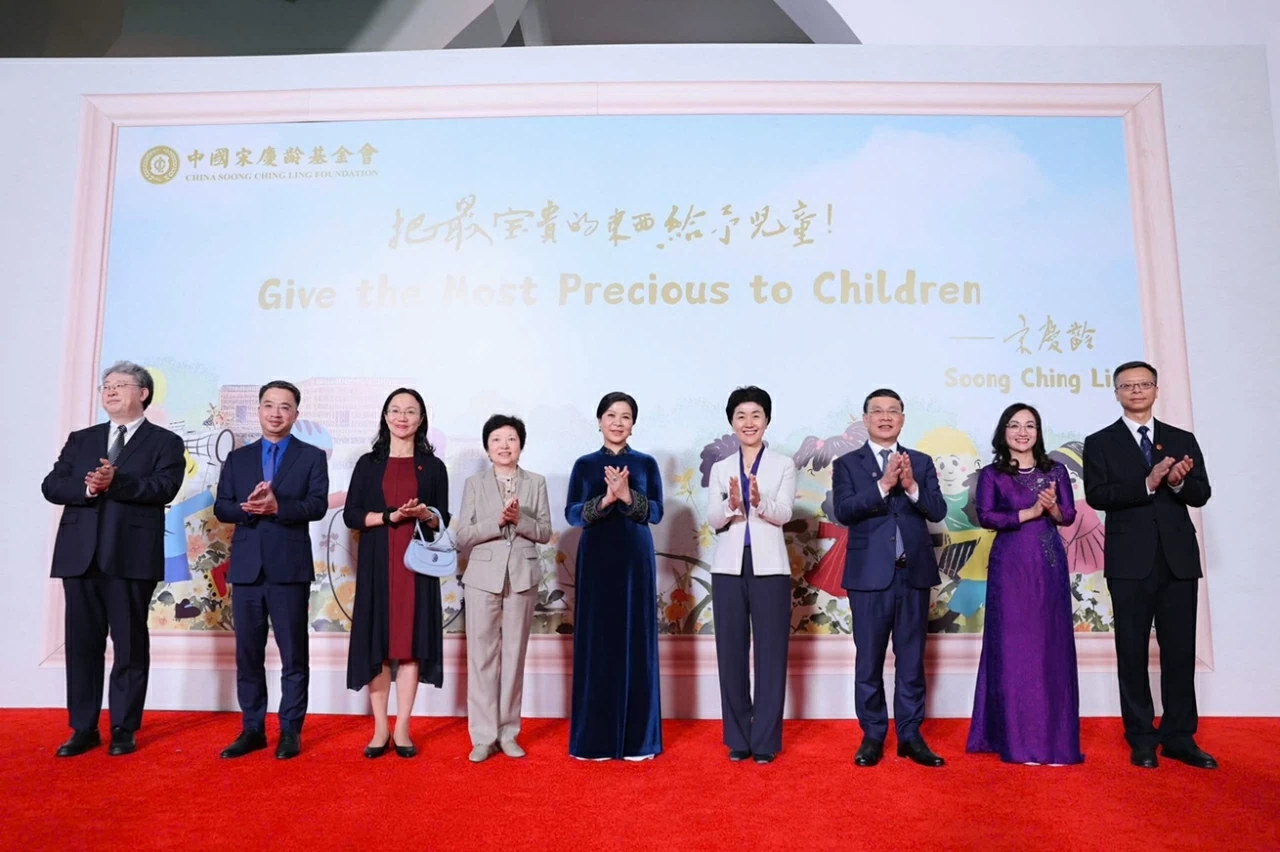 Phu nhân Tổng Bí thư, Chủ tịch nước Tô Lâm thăm Trung tâm giao lưu khoa học văn hóa thanh thiếu niên Tống Khánh Linh