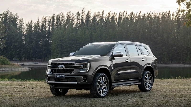 Top 5 xe SUV hạng D bán chạy nhất tháng 3/2026: Ford Everest tiếp tục dẫn đầu.