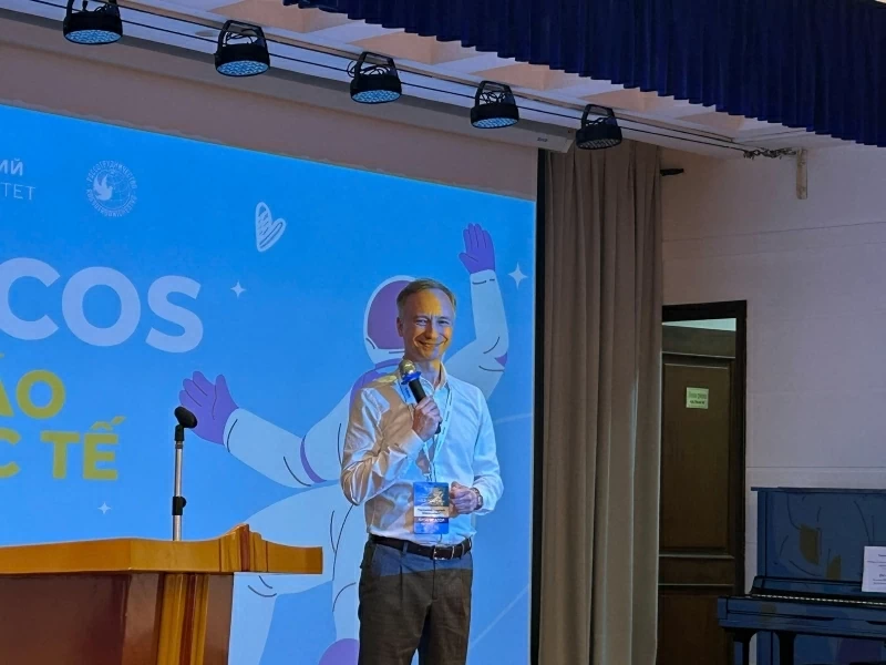 Ông Goryainov Sergey Borisovich - Giám đốc dự án giáo dục quốc tế Aerokos, Trưởng phòng Đào tạo trường Đại học Samara mang tên Viện sĩ S.P. Korolev chia sẻ về ý nghĩa của dự án. (Ảnh: Yến Vi)
